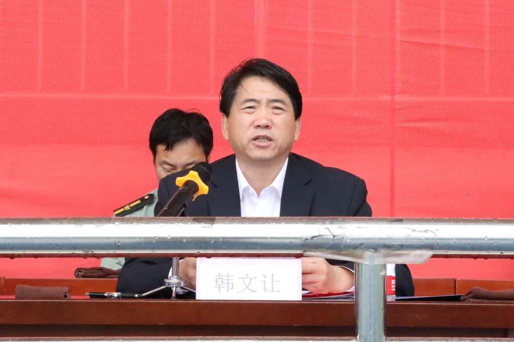 校区党委书记刘瑞贤就校区学生工作,人事工作,师资建设,预算执行等